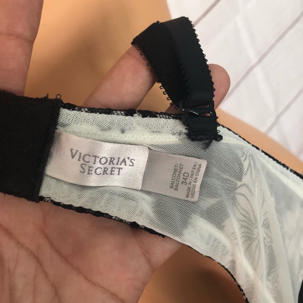 Victoria's Secret Black and White Lace Bra - Picture 5 of 5